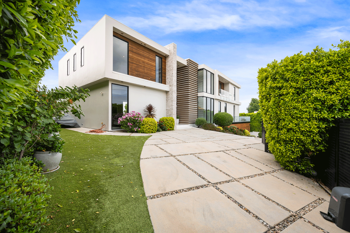2025-Curb-Appeal-Trends-for-Modern-Homes-featured - Exquisite Lawn & Landscaping | Exquisite Lawn & Landscaping